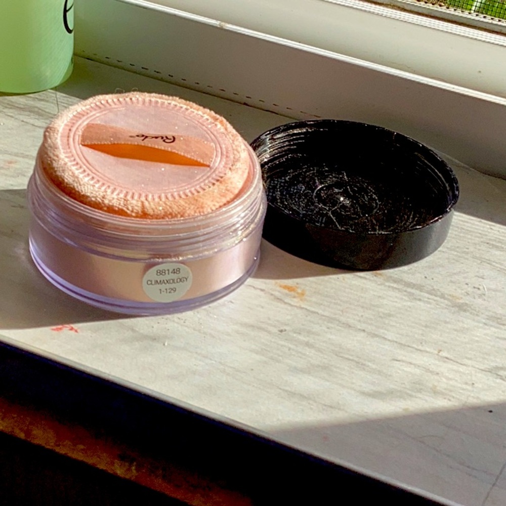 Sparkly powder